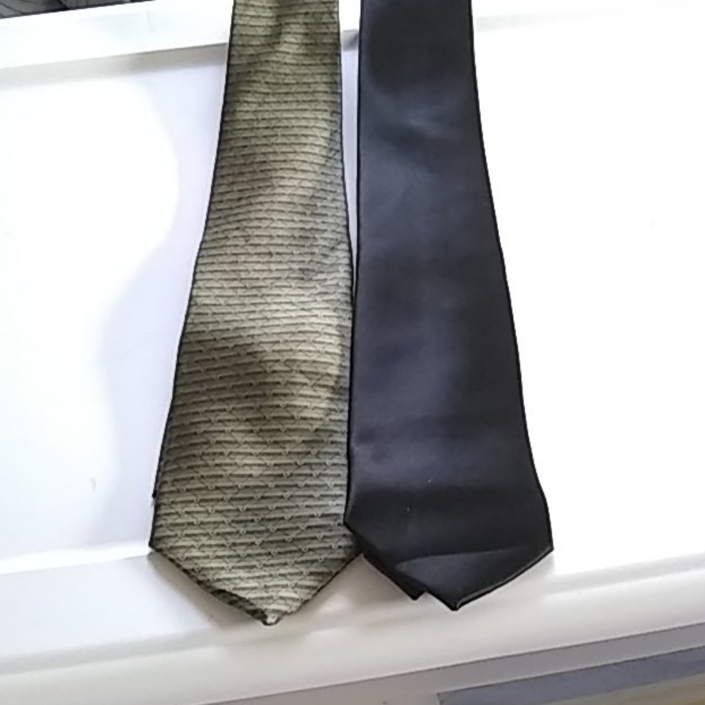 Tie set - Picture 1 of 3